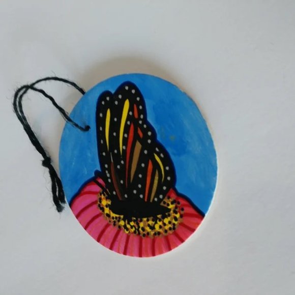 Monarch Butterfly Wooden Christmas Ornament Hand Painted Handmade 3x3 Inches NWT - Picture 16 of 16
